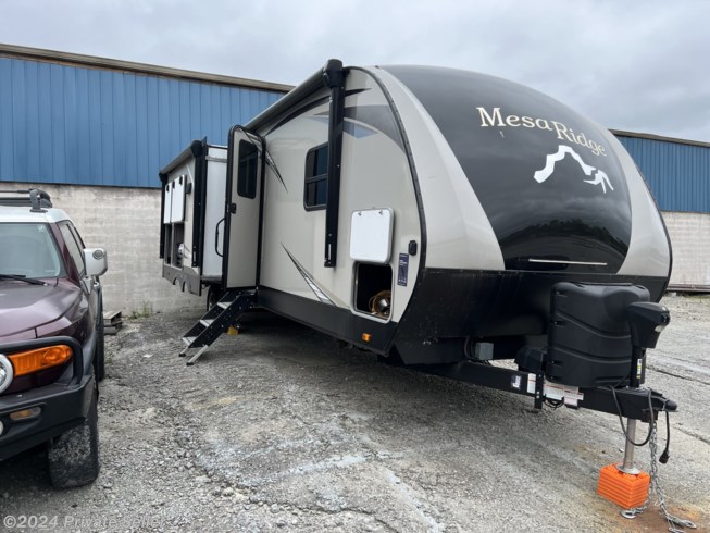 2021 Highland Ridge Mesa Ridge Limited MR275RLS - Used Travel Trailer For Sale by Doug in Knoxville, Tennessee