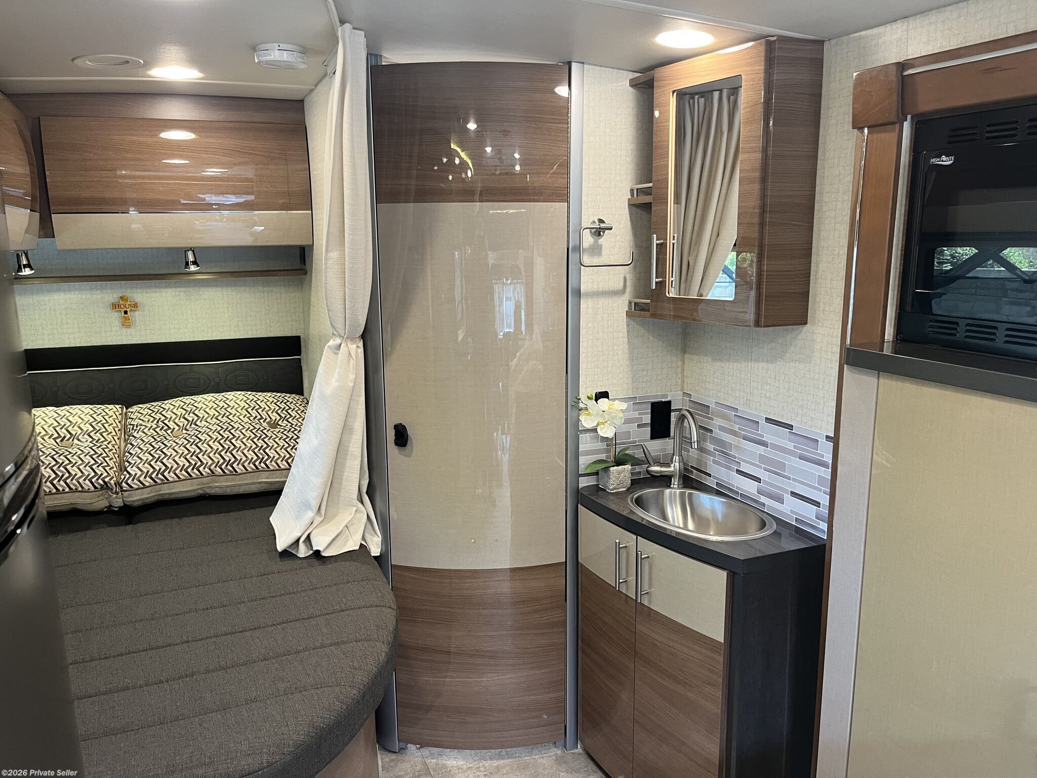 2016 Winnebago Navion 24J RV for Sale in Northridge, CA 91325 RVUSA