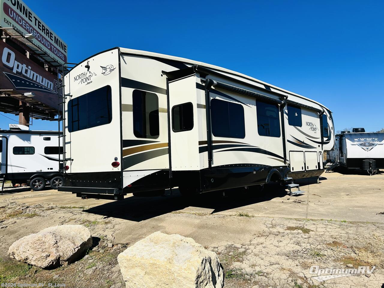 2017 Jayco North Point 377RLBH - Used Fifth Wheel For Sale by Optimum RV - St. Louis in Festus, Missouri features Awning, Slideout
