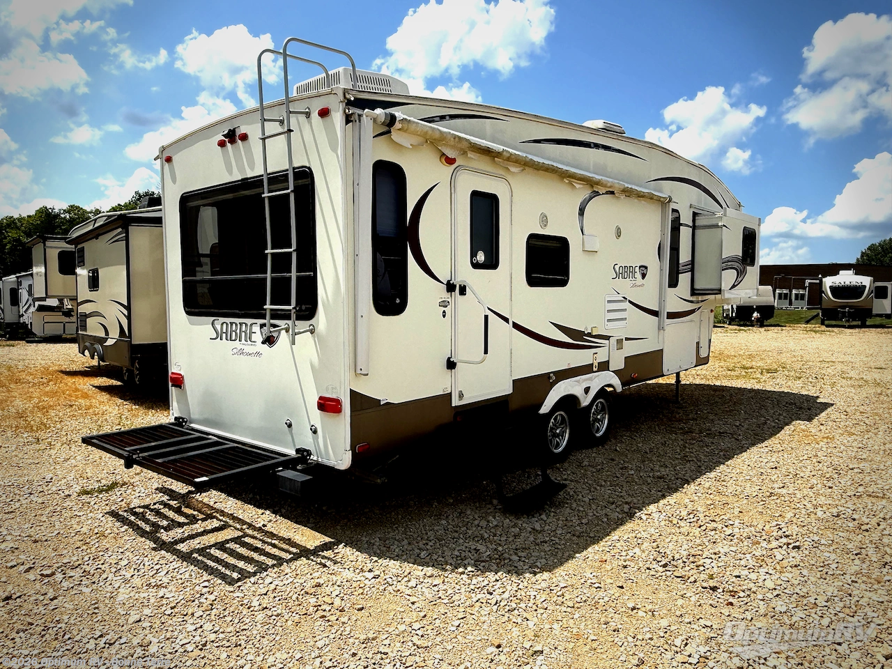 2014 Palomino Sabre Silhouette 281RLDS - Used Fifth Wheel For Sale by Optimum RV - Bonne Terre in Bonne Terre, Missouri features Slideout
