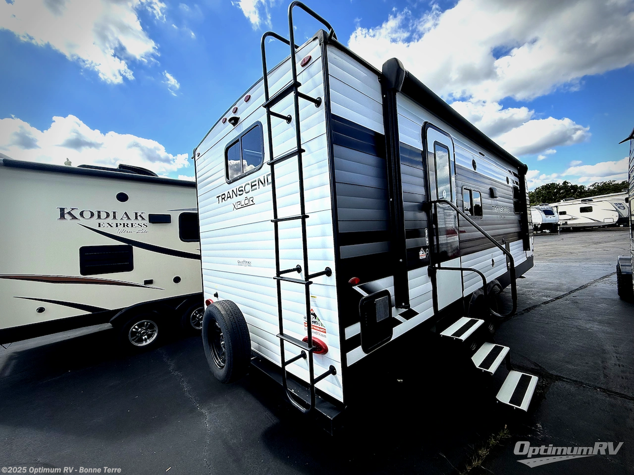 2022 Grand Design Transcend Xplor 221RB - Used Travel Trailer For Sale by Optimum RV - Bonne Terre in Bonne Terre, Missouri features Slideout, Awning