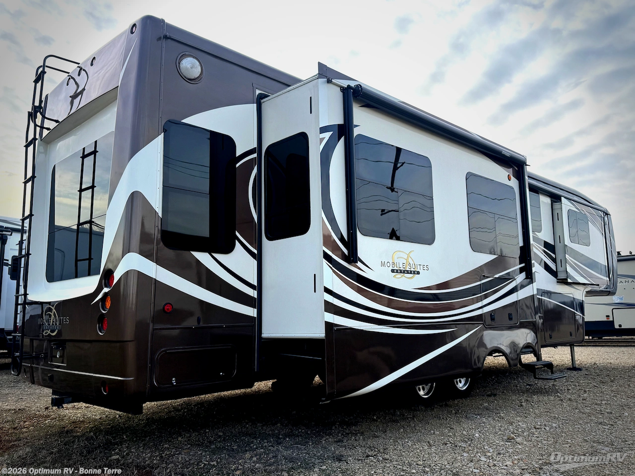 2014 DRV Mobile Suites Estates 38RSSA - Used Fifth Wheel For Sale by Optimum RV - Bonne Terre in Bonne Terre, Missouri features Slideout