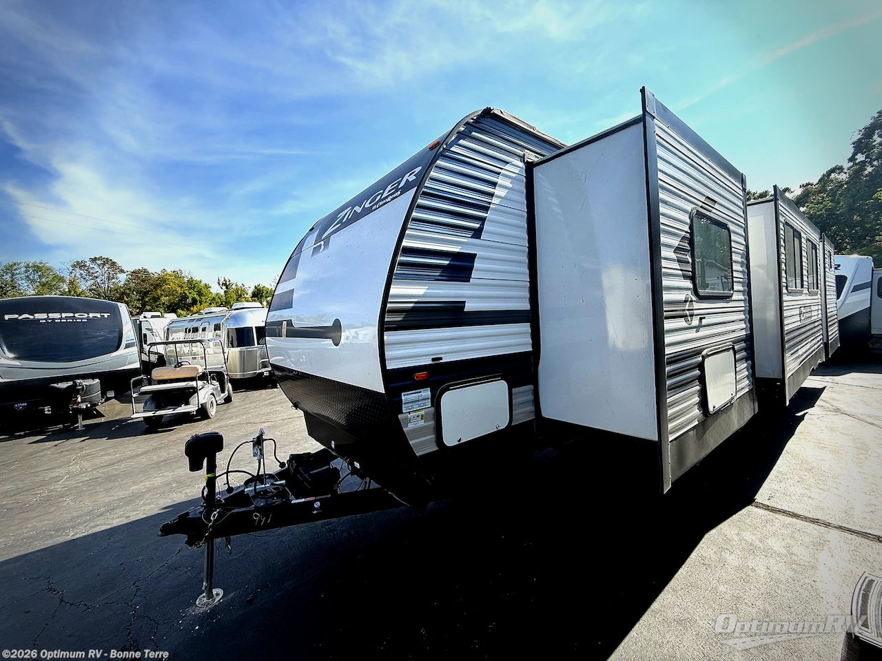 2022 CrossRoads Zinger ZR340BH - Used Travel Trailer For Sale by Optimum RV - Bonne Terre in Bonne Terre, Missouri features Slideout