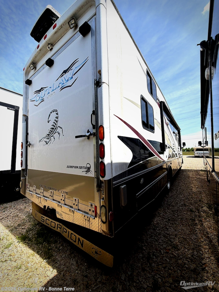 2008 Damon Outlaw 3611 - Used Class A For Sale by Optimum RV - Bonne Terre in Bonne Terre, Missouri features Slideout
