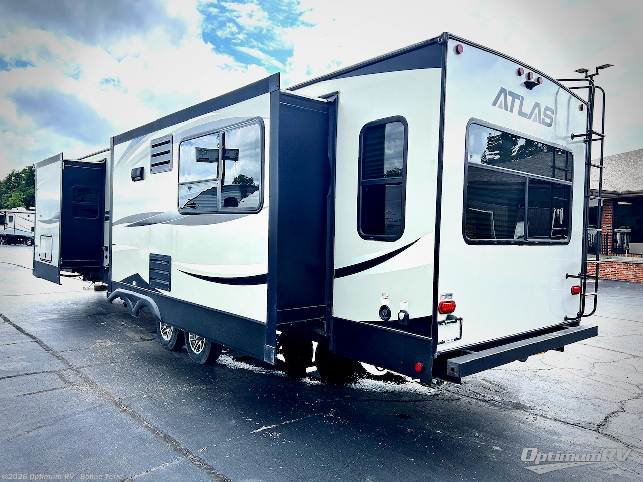 Used 2019 Dutchmen Atlas 3302RL available in Bonne Terre, Missouri