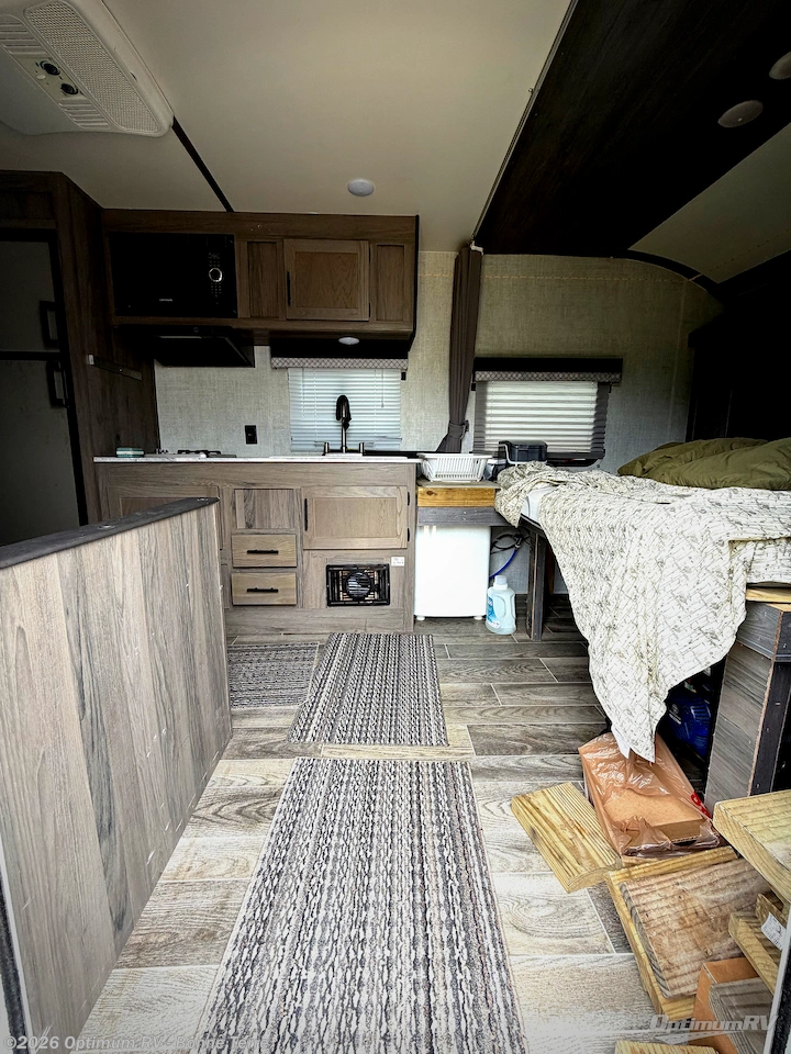 2022 Gulf Stream Conquest Ultra Lite 248BH - Used Travel Trailer For Sale by Optimum RV - Bonne Terre in Bonne Terre, Missouri features Awning