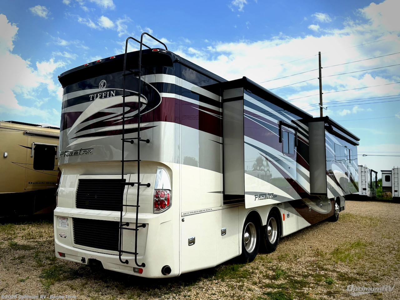 2017 Tiffin Phaeton 44 OH - Used Class A For Sale by Optimum RV - Bonne Terre in Bonne Terre, Missouri features Slideout