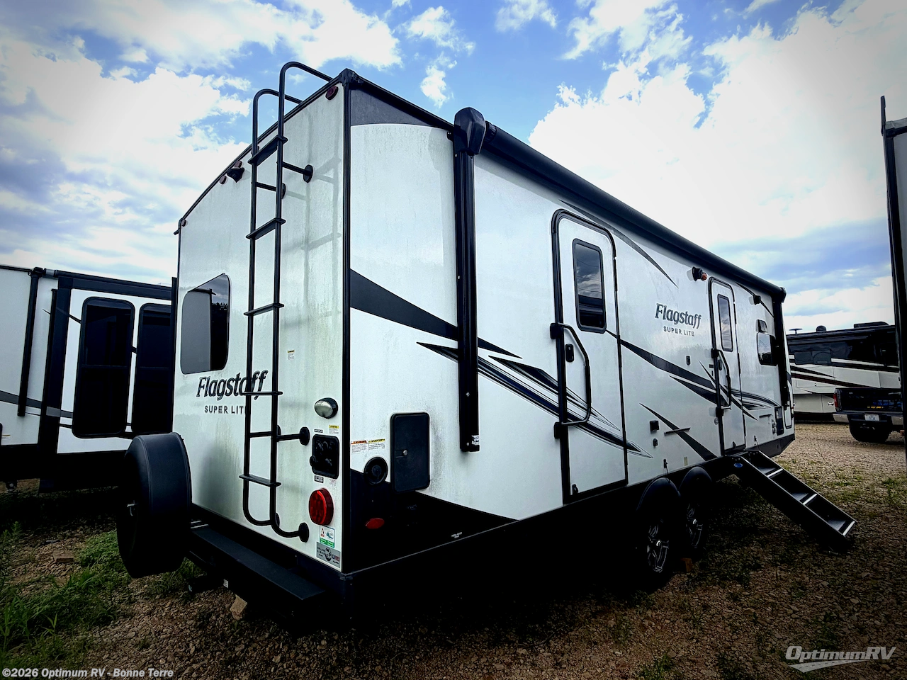 2022 Forest River Flagstaff Super Lite 26FKBS - Used Travel Trailer For Sale by Optimum RV - Bonne Terre in Bonne Terre, Missouri features Awning, Slideout