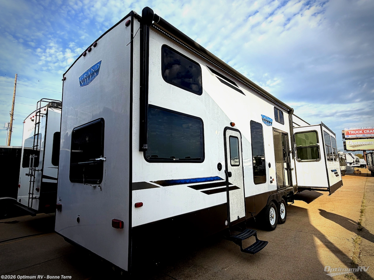 2023 Forest River Salem Grand Villa 42FLDL - Used Destination Trailer For Sale by Optimum RV - Bonne Terre in Bonne Terre, Missouri features Slideout, Awning