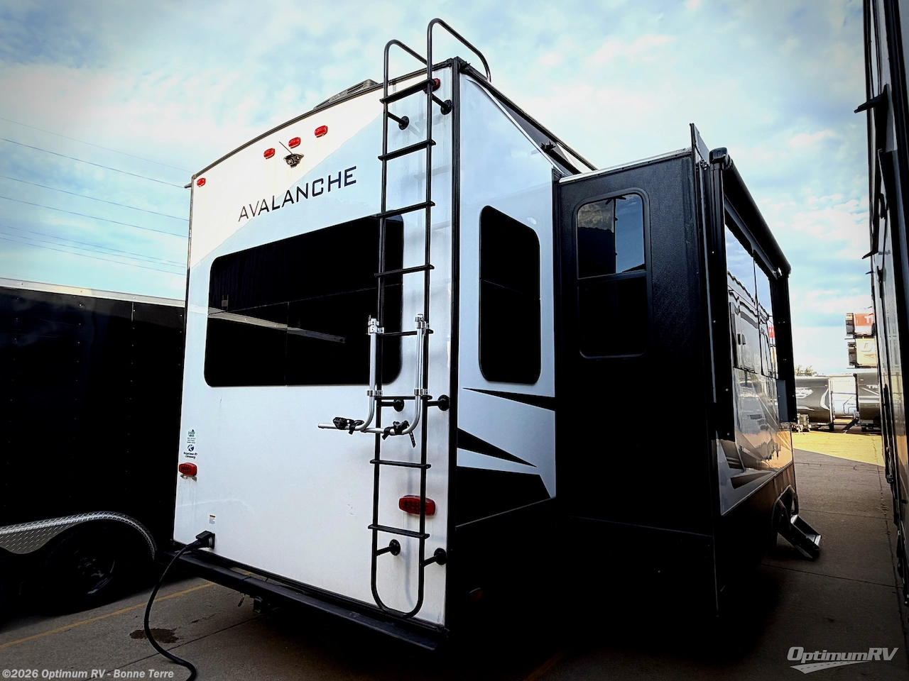 2020 Keystone Avalanche 313RS - Used Fifth Wheel For Sale by Optimum RV - Bonne Terre in Bonne Terre, Missouri features Awning, Slideout