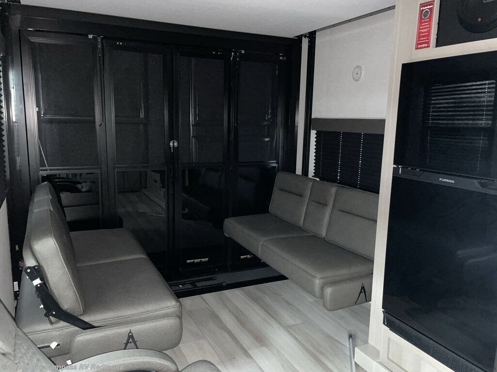 2025 Grand Design Momentum 25G - New Travel Trailer For Sale by Blue Compass RV Redmond in Redmond, Oregon