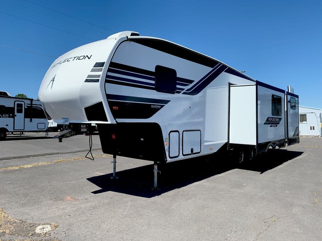 2026 Grand Design Reflection 100 Series 32BH - New Fifth Wheel For Sale by Blue Compass RV Redmond in Redmond, Oregon features Slideout