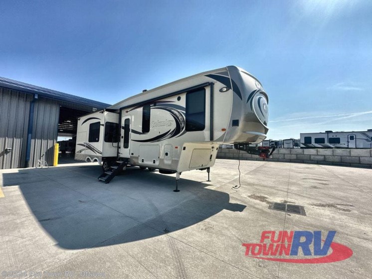 Used 2018 Palomino Columbus F298RL available in Ottawa, Kansas