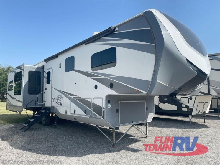 Used 2018 Highland Ridge Open Range 384RLS available in Ottawa, Kansas