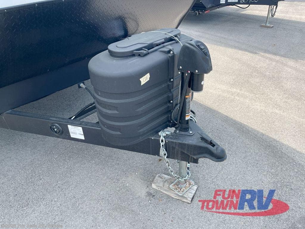 2025 Yellowstone Ranch Edition 27BHS by Gulf Stream from Fun Town RV - Ottawa in Ottawa, Kansas