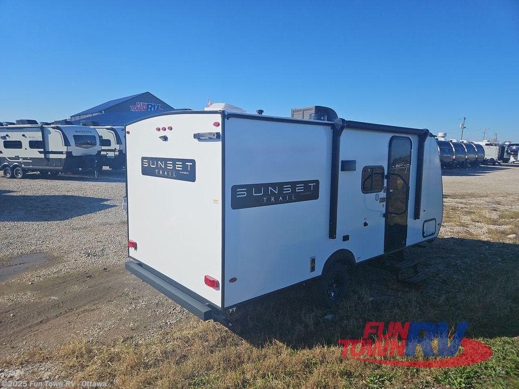 New 2026 CrossRoads Sunset Trail 17BHS available in Ottawa, Kansas