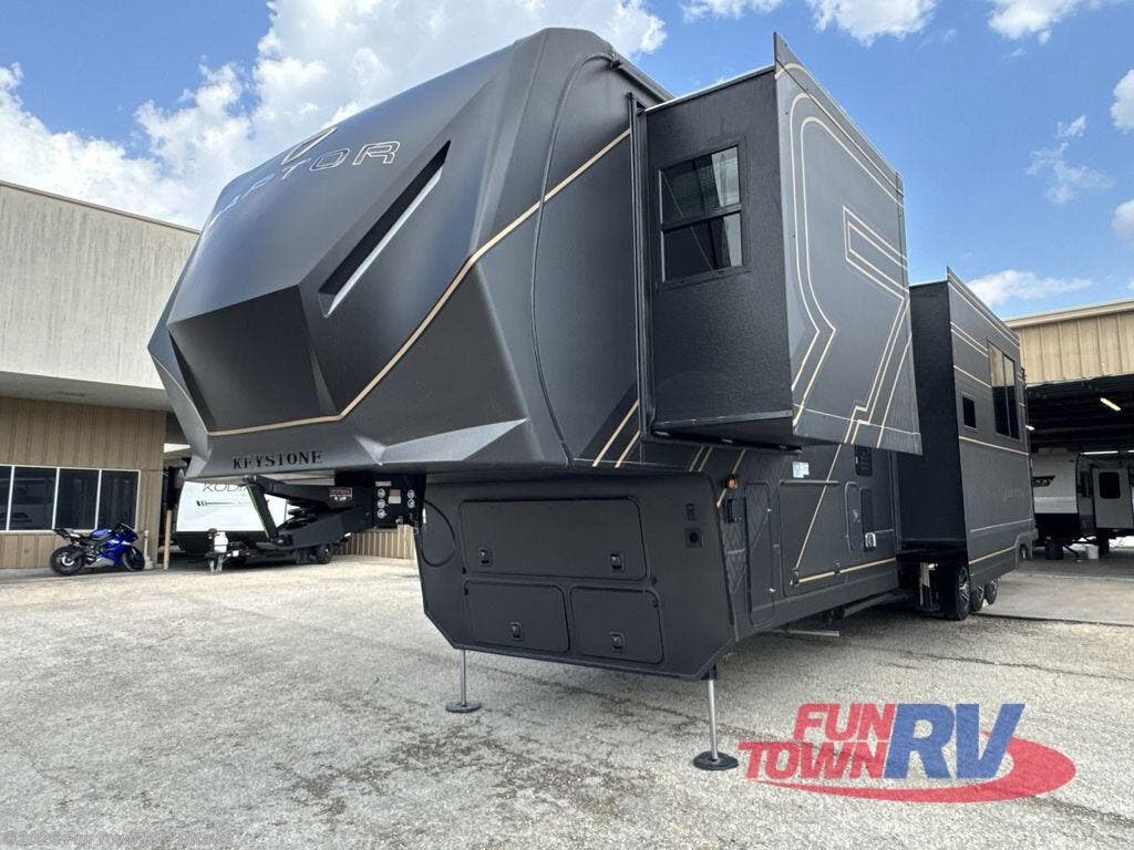 New 2026 Keystone Raptor 441 available in Ottawa, Kansas