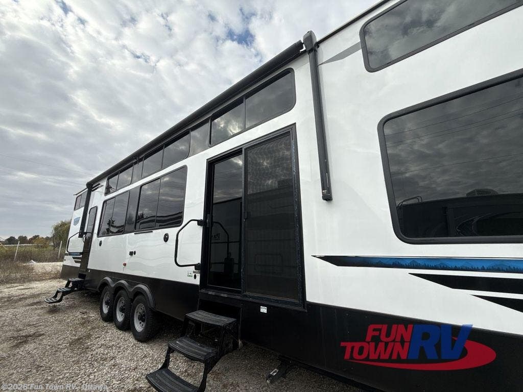 2024 Salem Grand Villa 44VIEW by Forest River from Fun Town RV - Ottawa in Ottawa, Kansas