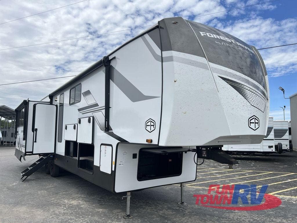 2026 Sandpiper 3900HBLR by Forest River from Fun Town RV - Ottawa in Ottawa, Kansas