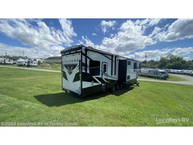 22 Dutchmen Voltage 4225 - Used Fifth Wheel For Sale by Lazydays RV of Turkey Creek in Knoxville, Tennessee