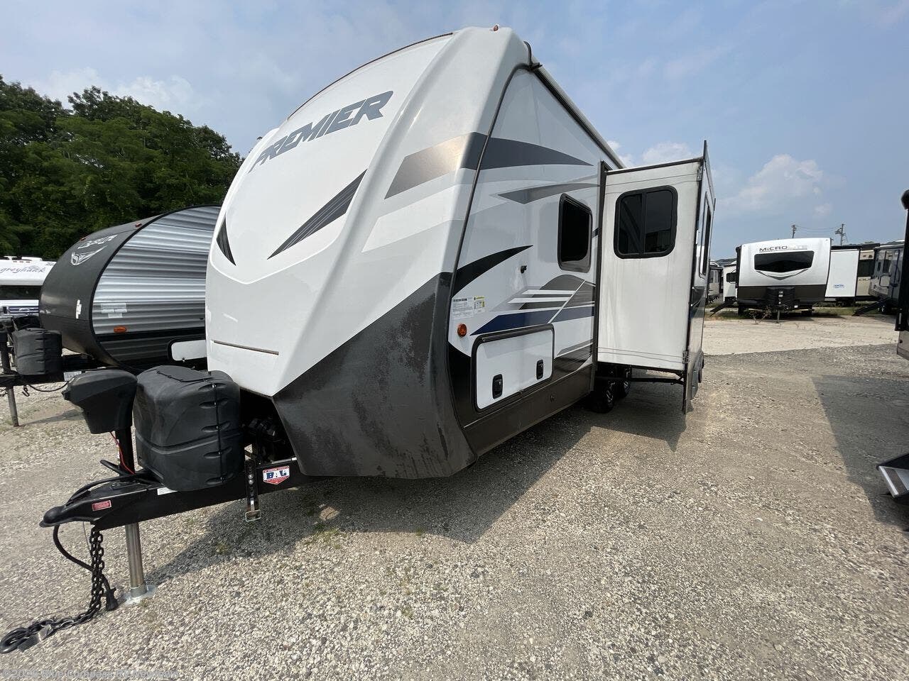 Used 2021 Keystone Premier Ultra Lite 19FBPR available in Newtown, Connecticut