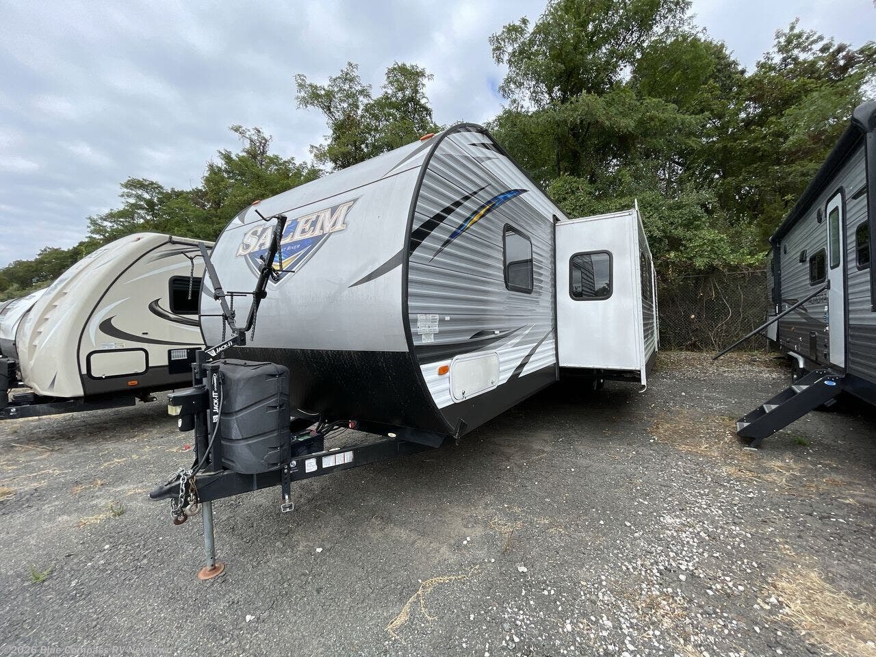 Used 2018 Forest River Salem 32BHDS available in Newtown, Connecticut