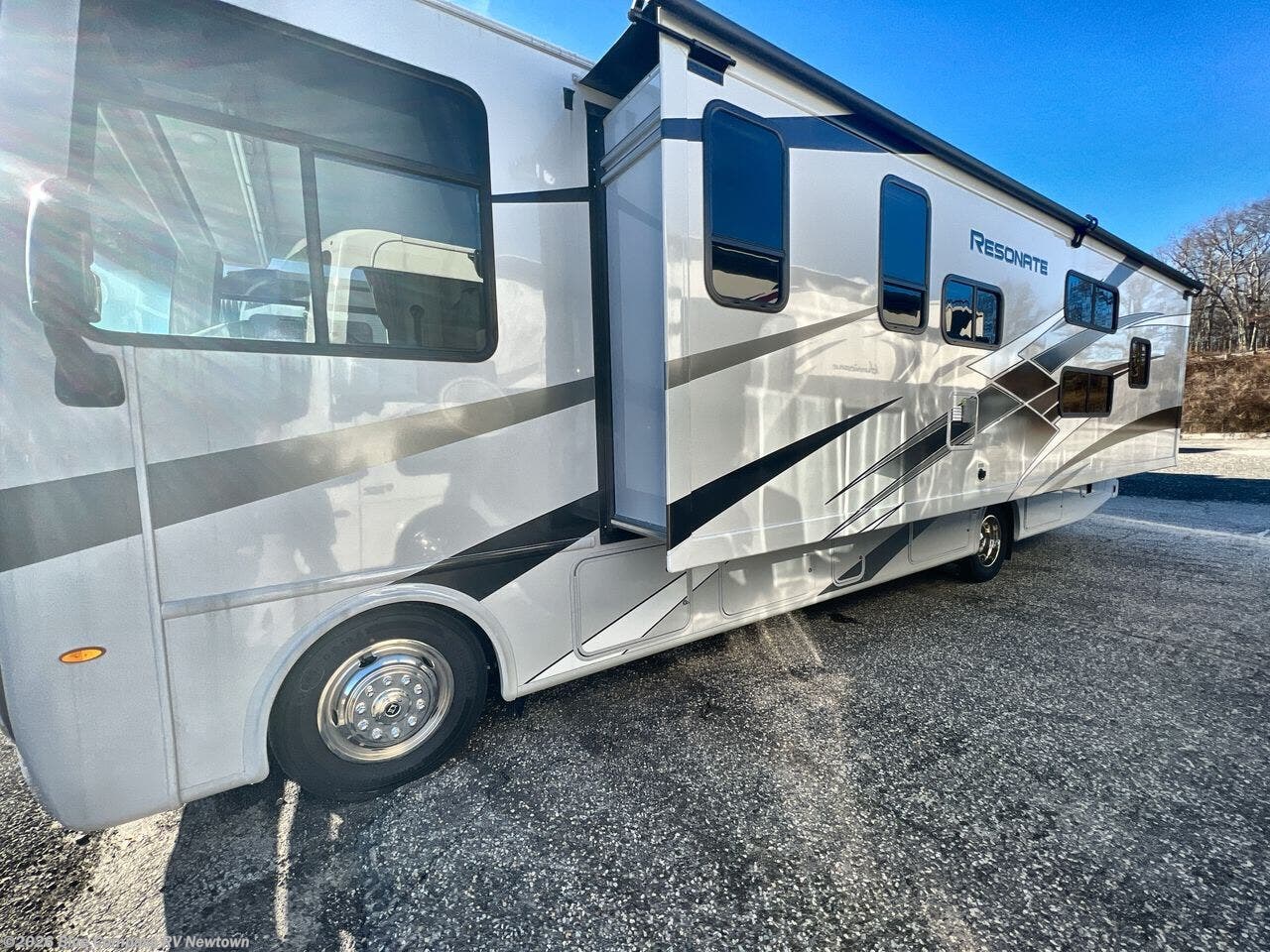 New 2026 Thor Motor Coach Resonate 32B available in Newtown, Connecticut