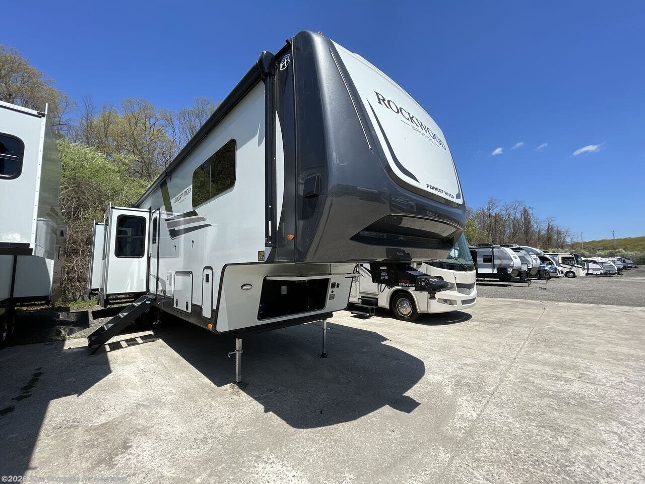 2026 Rockwood Signature 404SRK by Forest River from Blue Compass RV Newtown in Newtown, Connecticut