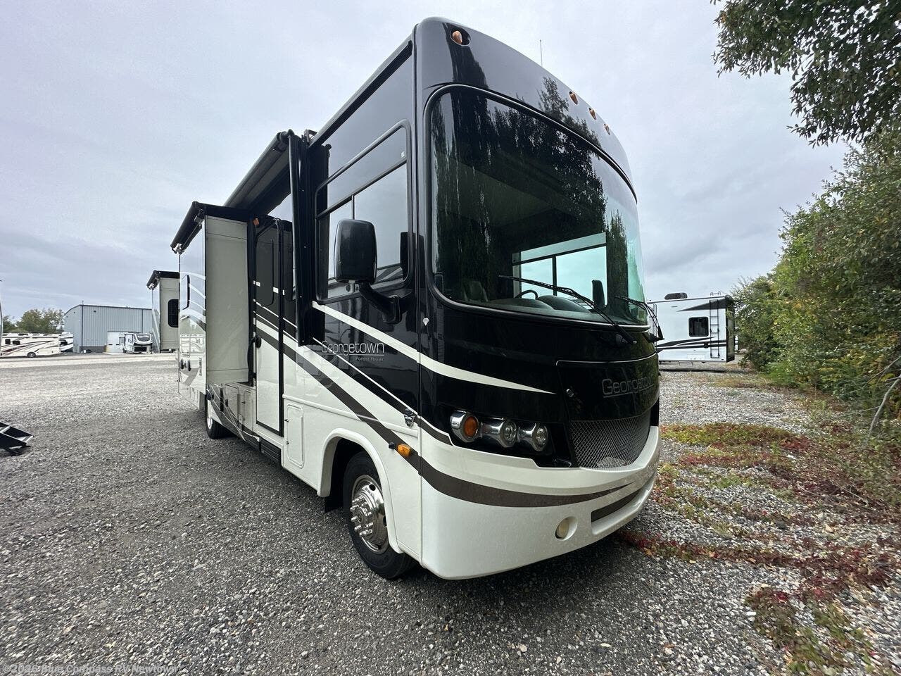 2015 Forest River Georgetown 328TS - Used Class A For Sale by Blue Compass RV Newtown in Newtown, Connecticut features Slideout