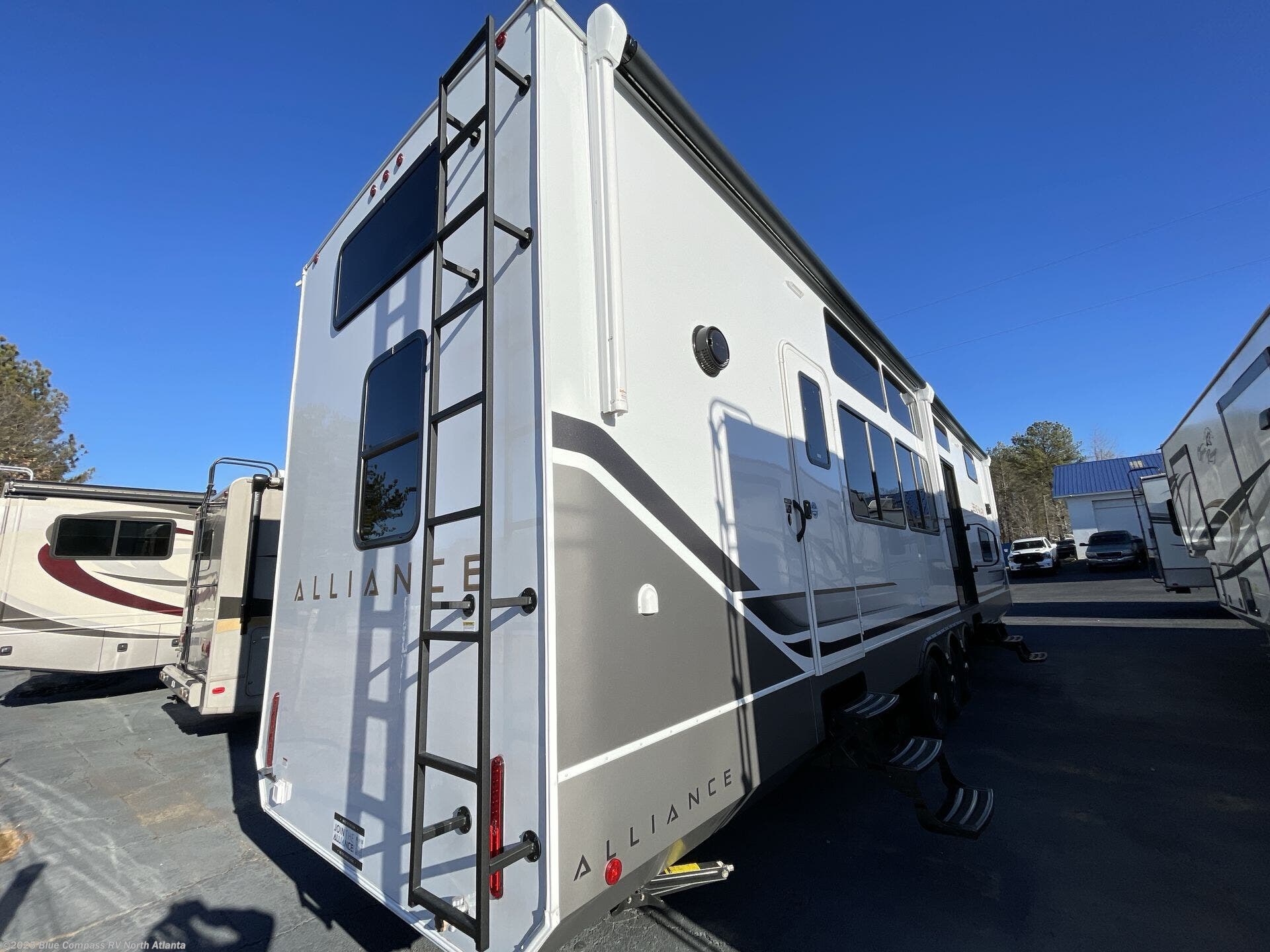 2025 Benchmark 44LFT by Alliance RV from Blue Compass RV North Atlanta in Buford, Georgia