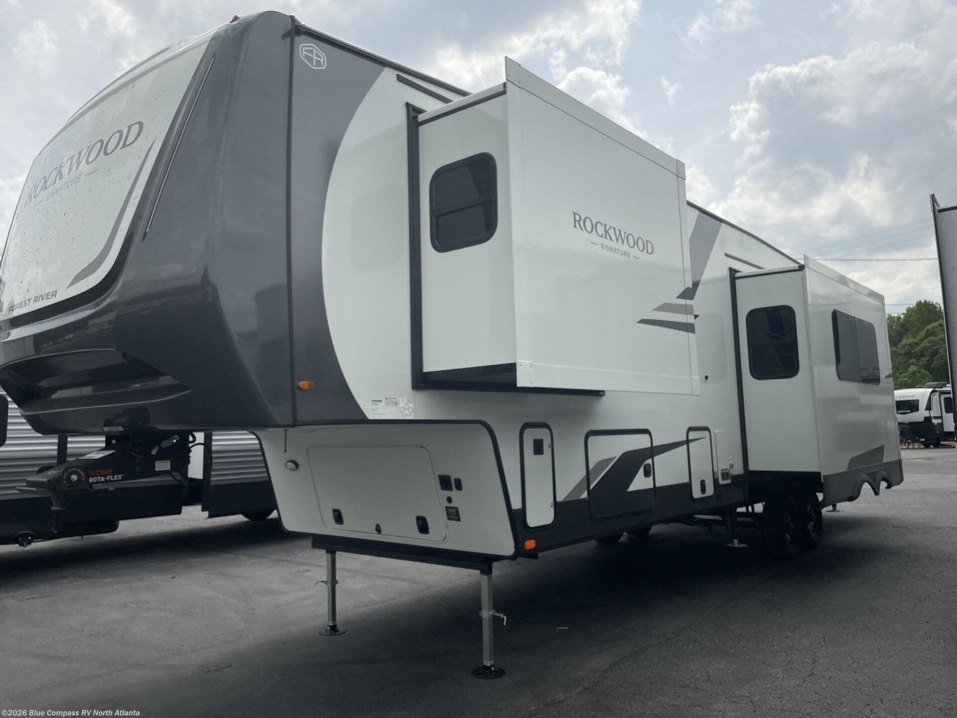 New 2026 Forest River Rockwood Signature 404SRK available in Buford, Georgia
