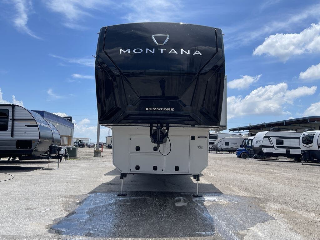 New 2027 Keystone Montana 3900RK available in Buford, Georgia