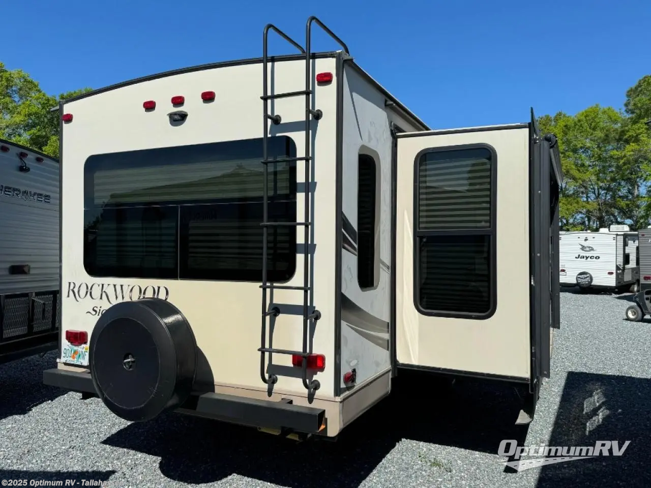 2015 Forest River Rockwood Signature Ultra Lite 8329SS RV for Sale in