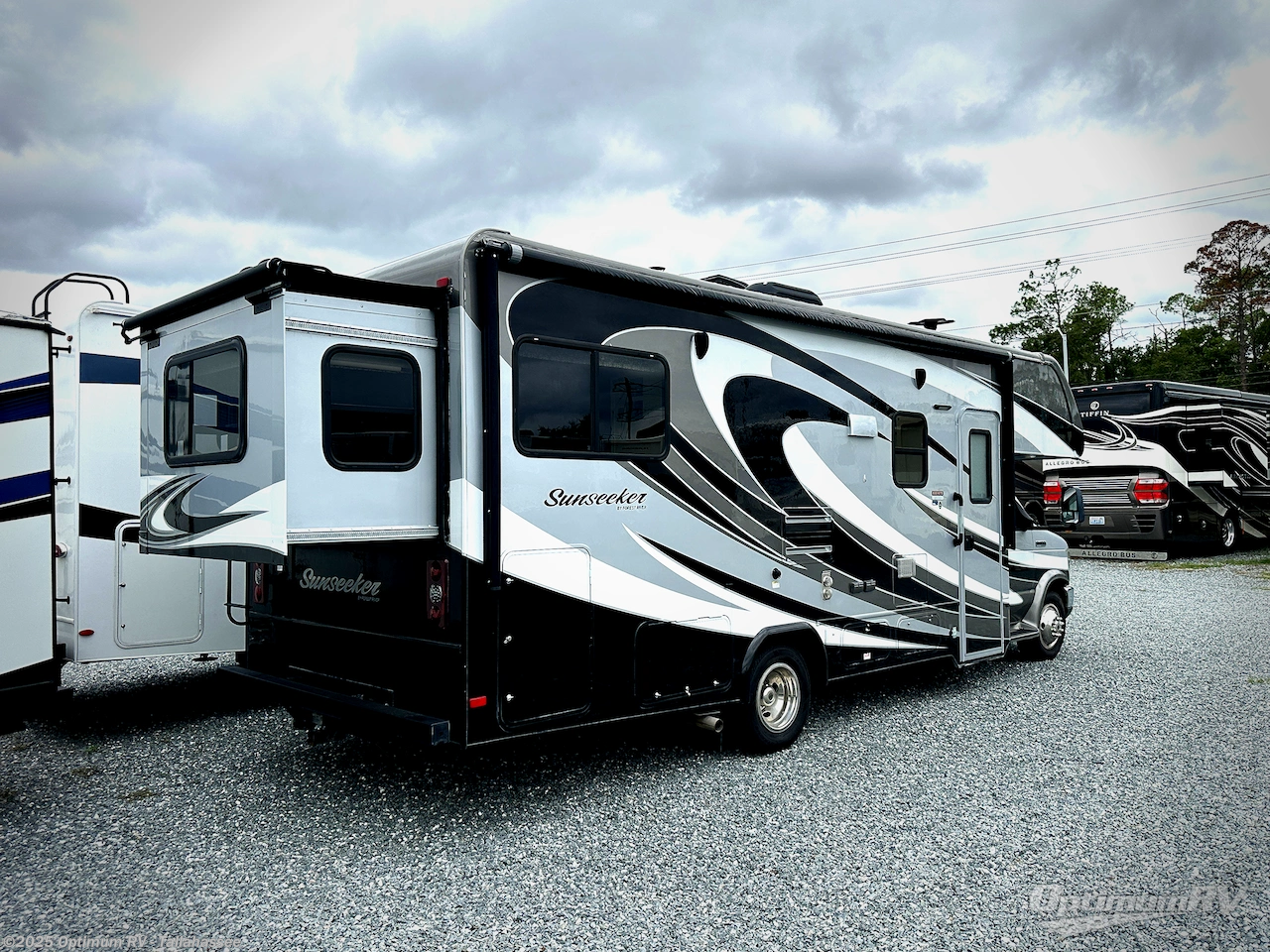 2017 Forest River Sunseeker 2500TS Ford - Used Class C For Sale by Optimum RV - Tallahassee in Tallahassee, Florida features Slideout