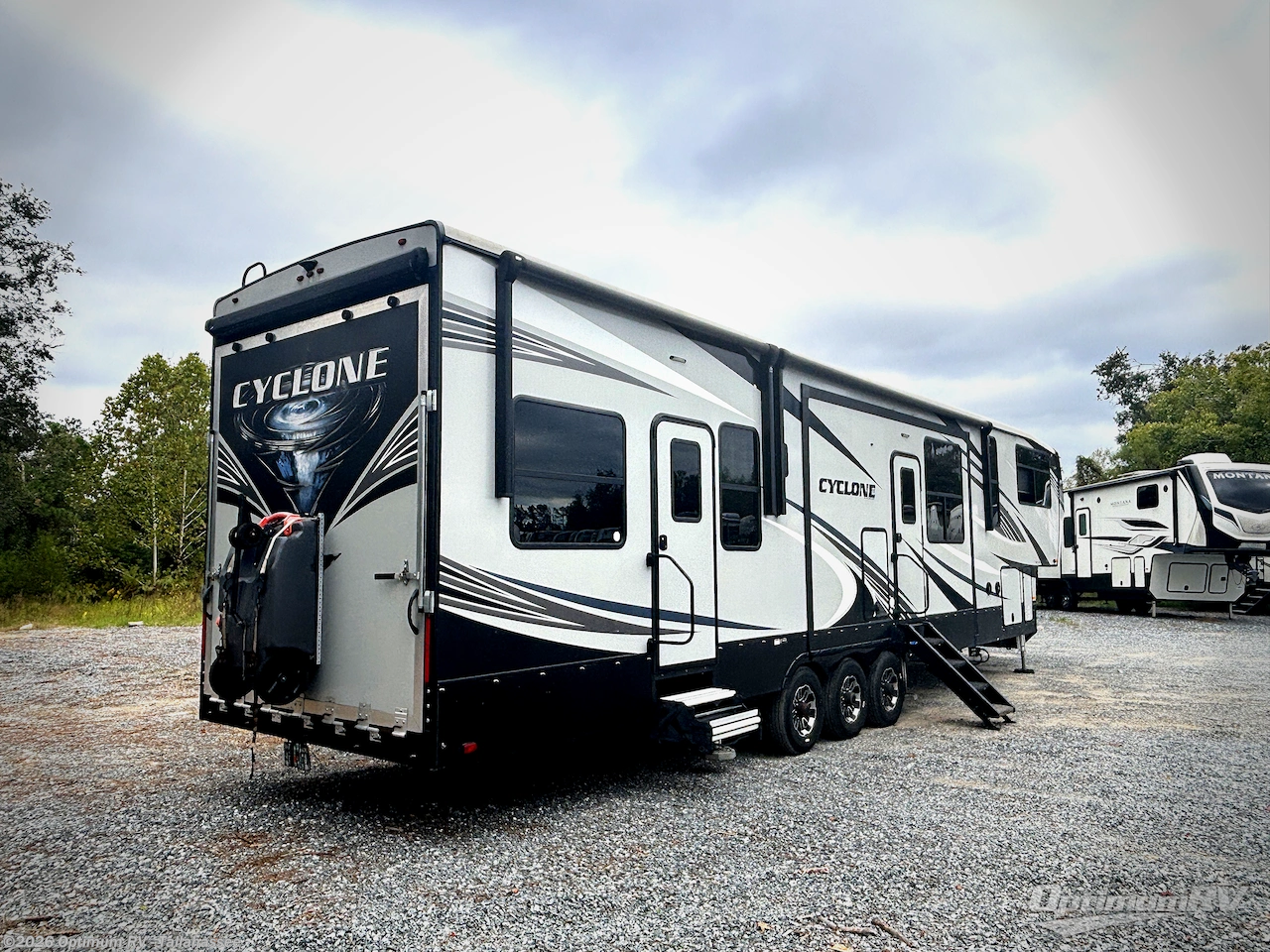 2021 Heartland Cyclone 4006 - Used Fifth Wheel For Sale by Optimum RV - Tallahassee in Tallahassee, Florida features Slideout, Awning
