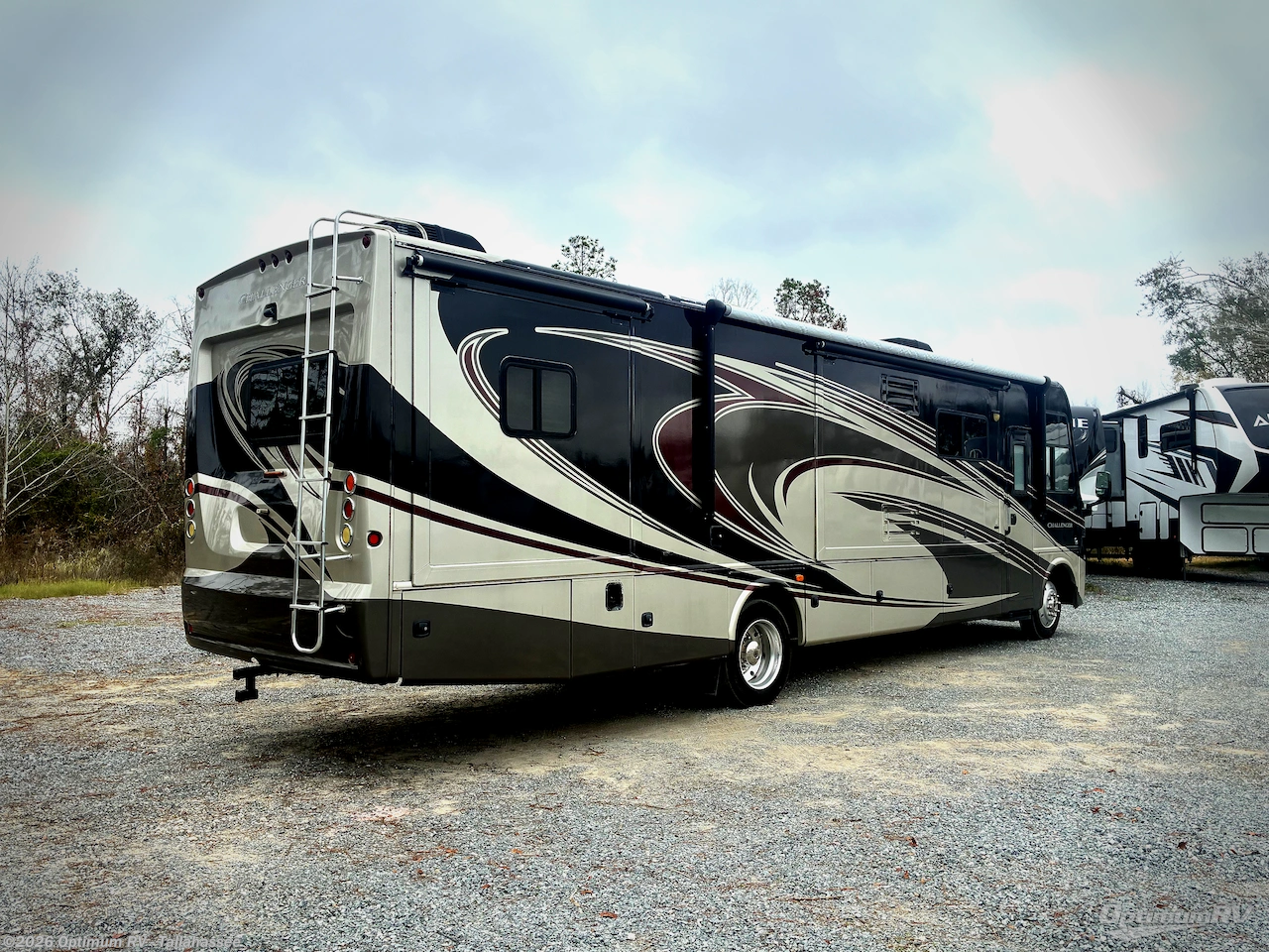 2014 Thor Challenger 37GT - Used Class A For Sale by Optimum RV - Tallahassee in Tallahassee, Florida features Slideout