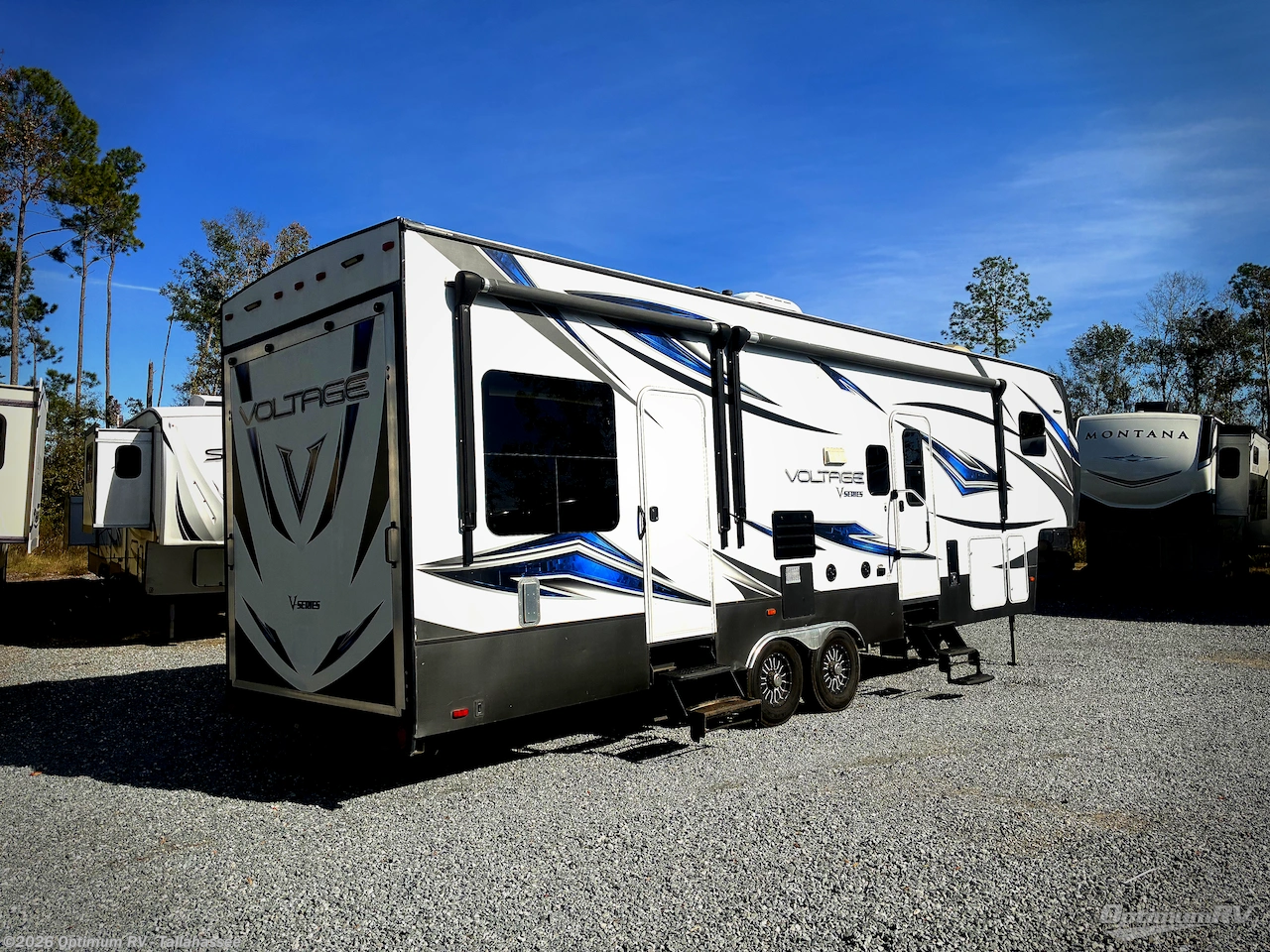 2016 Dutchmen Voltage V-Series V3005 - Used Fifth Wheel For Sale by Optimum RV - Tallahassee in Tallahassee, Florida features Slideout