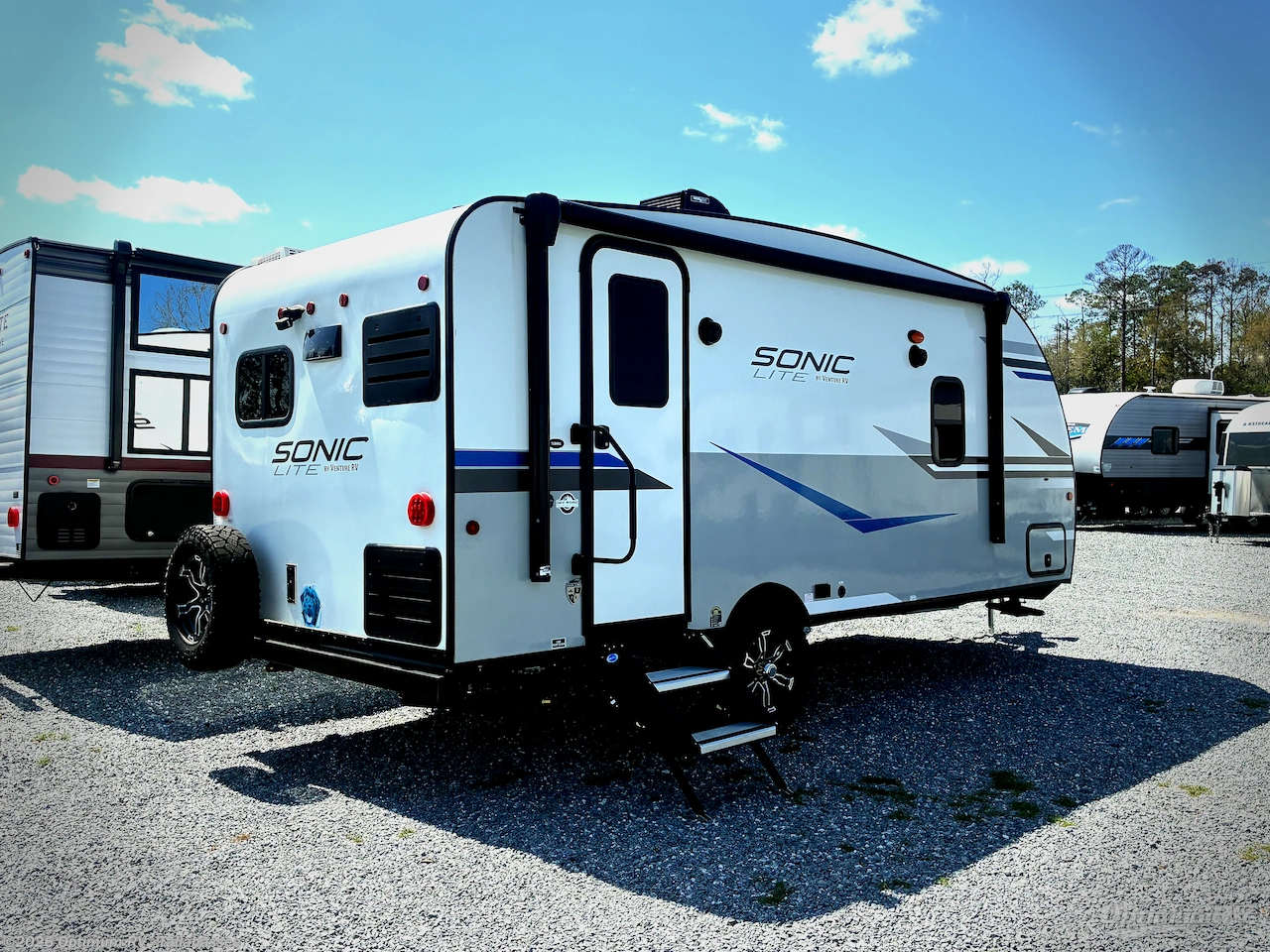 2022 Venture RV Sonic Lite SL169VRK - Used Travel Trailer For Sale by Optimum RV - Tallahassee in Tallahassee, Florida features Slideout, Awning