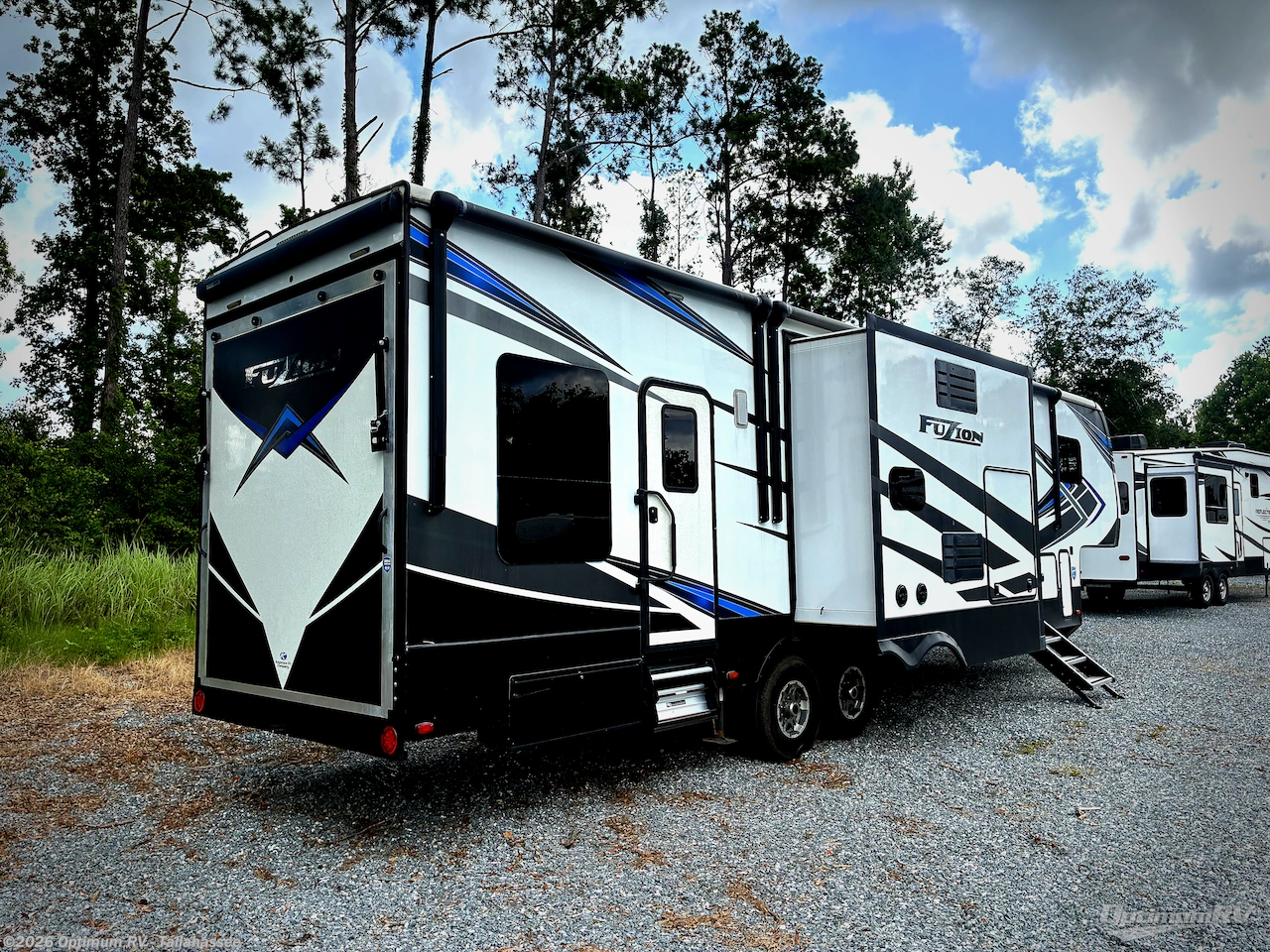 2021 Keystone Fuzion 379 - Used Fifth Wheel For Sale by Optimum RV - Tallahassee in Tallahassee, Florida features Slideout, Awning