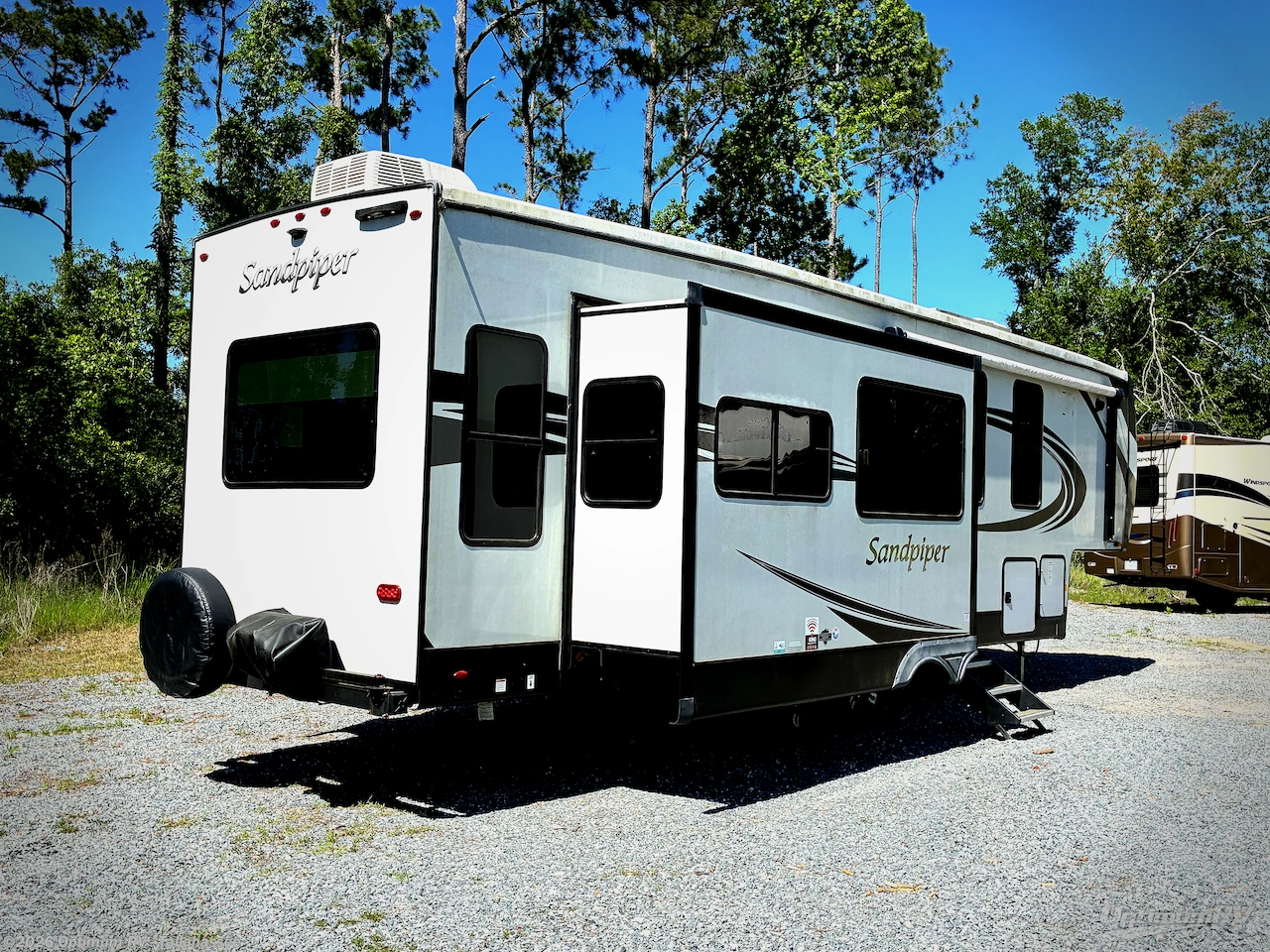 2023 Forest River Sierra 3370RLS - Used Fifth Wheel For Sale by Optimum RV - Tallahassee in Tallahassee, Florida features Awning, Slideout