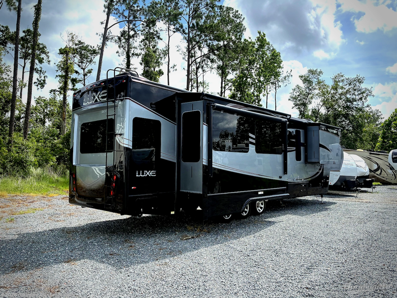 2018 Luxe Elite 42RL - Used Fifth Wheel For Sale by Optimum RV - Tallahassee in Tallahassee, Florida