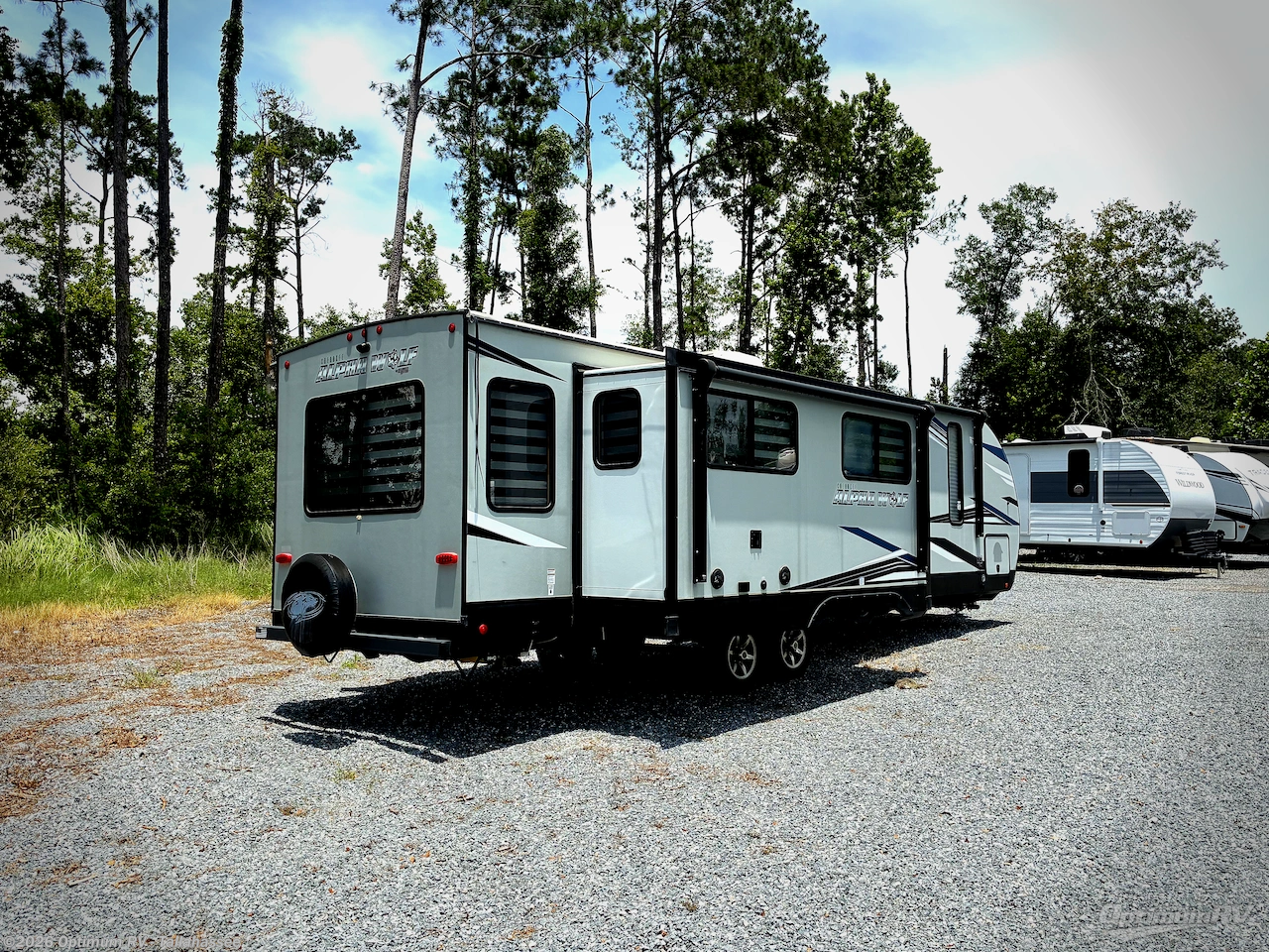 2022 Forest River Cherokee Alpha Wolf 26RL-L - Used Travel Trailer For Sale by Optimum RV - Tallahassee in Tallahassee, Florida features Slideout, Awning