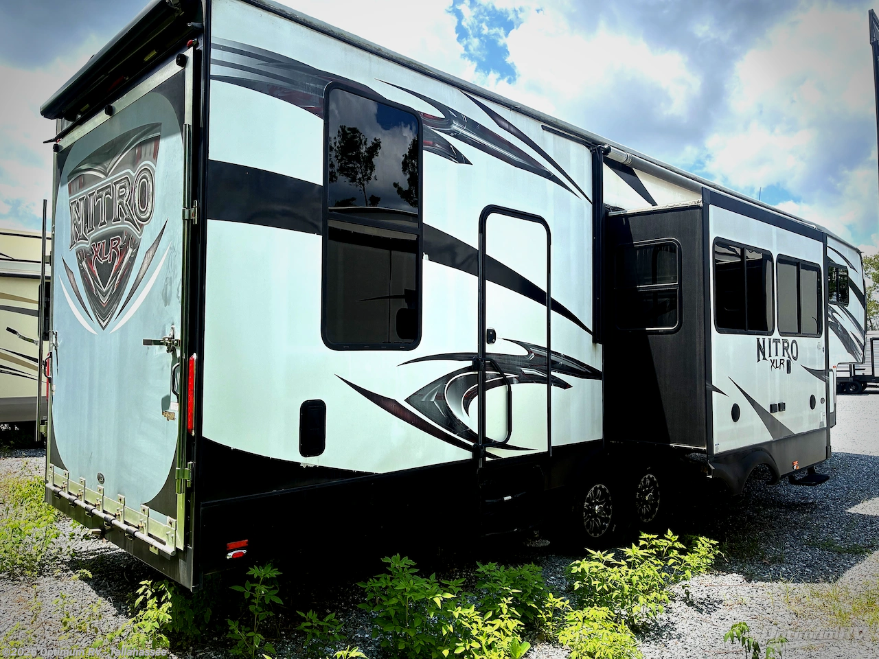 2017 Forest River XLR Nitro 36TI5 - Used Fifth Wheel For Sale by Optimum RV - Tallahassee in Tallahassee, Florida features Slideout