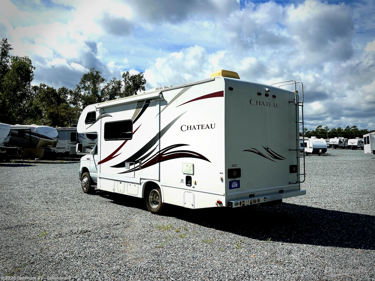 2013 Thor Chateau 24C - Used Class C For Sale by Optimum RV - Tallahassee in Tallahassee, Florida features Slideout
