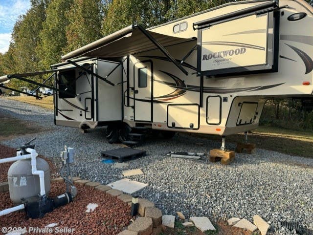 Used 2017 Forest River Rockwood Signature Ultra Lite 8289WS available in Hudson, North Carolina