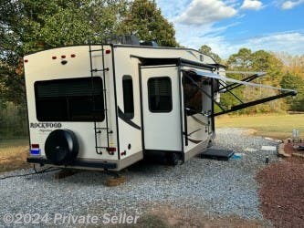 2017 Forest River Rockwood Signature Ultra Lite 8289WS - Used Fifth Wheel For Sale by Benny in Hudson, North Carolina