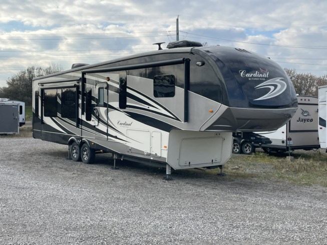 2018 Cardinal 3456RLX by Forest River from Wangtat in Lake Orion, Michigan