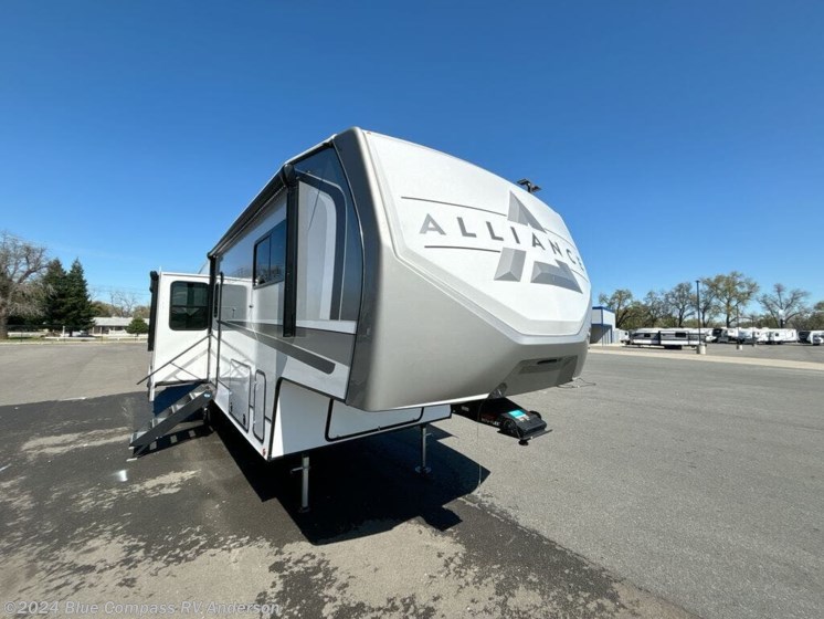 New 2024 Alliance RV Avenue 32RLS available in Anderson, California