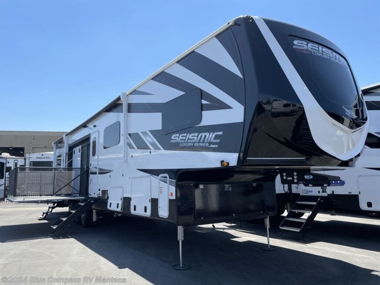New 2024 Jayco Seismic Luxury Series 4113 available in Manteca, California