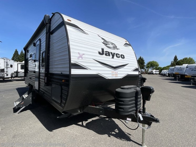 New 2024 Jayco Jay Flight SLX 210QBW available in Manteca, California